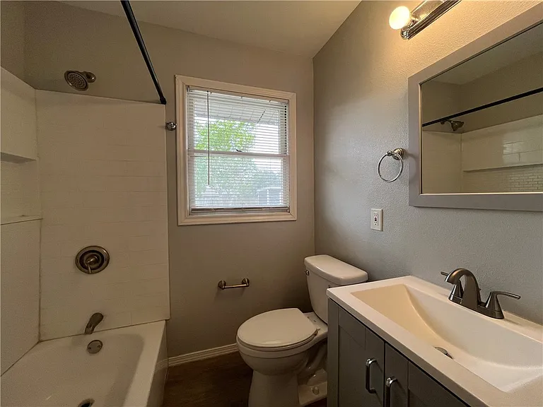 4801 Lansdown Dr — Photo 17