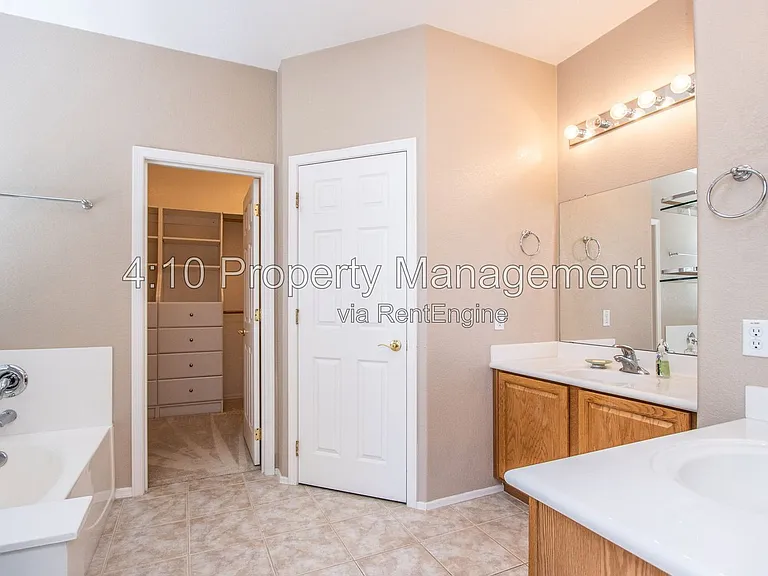 951 E Bellerive Pl — Photo 19