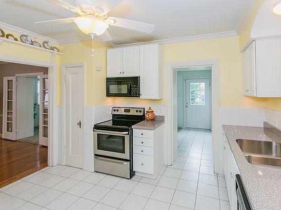 3rd image of 7740 Stanford Ave