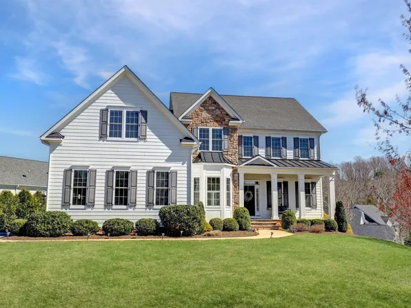 2394 Ferndown Ln, Keswick, VA 22947