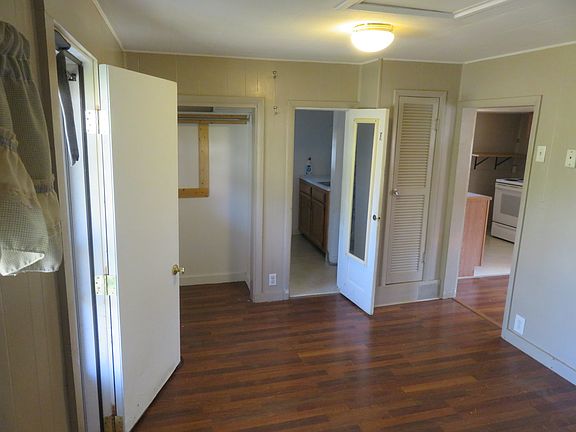 4th image of 108 1/2 E School St