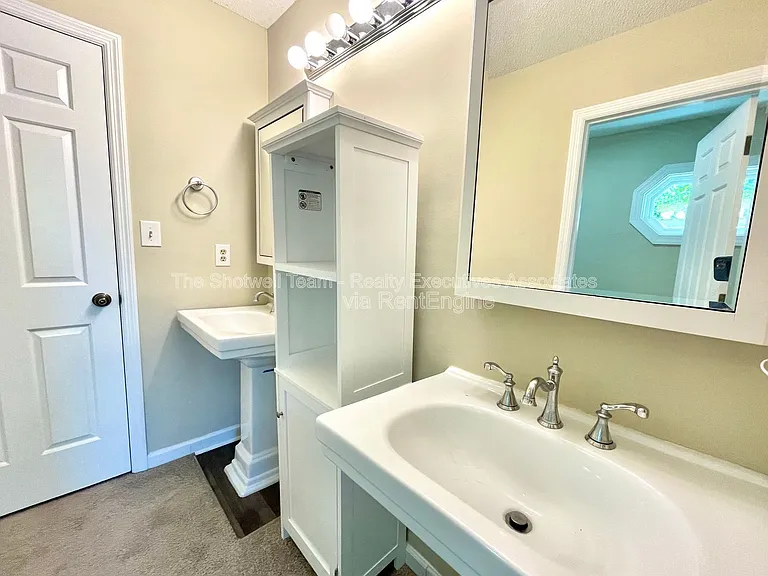 1363 Wenlock Rd — Photo 11