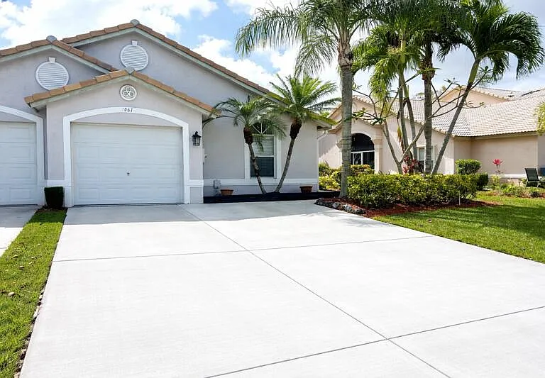 10614 Lake Shore Dr — Photo 1