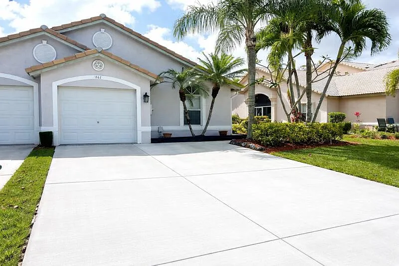 10614 Lake Shore Dr