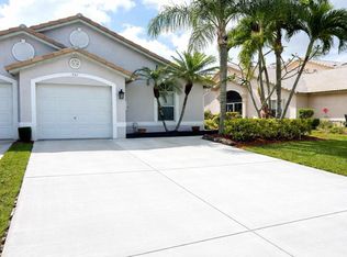 10614 Lake Shore Dr, Wellington, FL 33414
