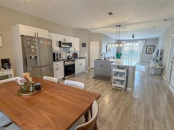 3rd image of 310 Sunset View Dr