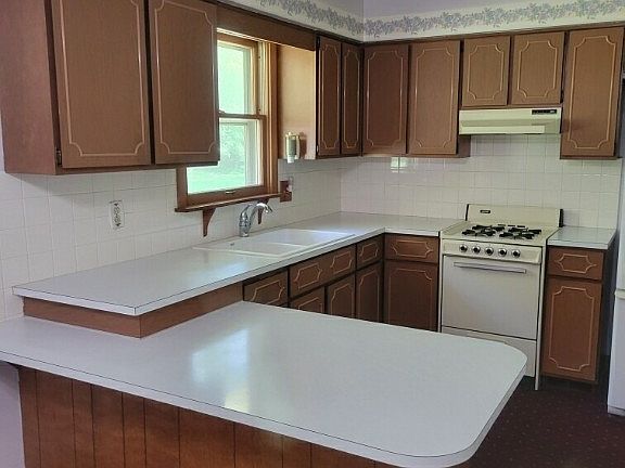 4th image of 2229 Sprucewood Dr