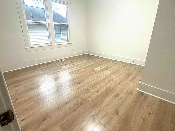 4th image of 2501 E 5th Ave APT B
