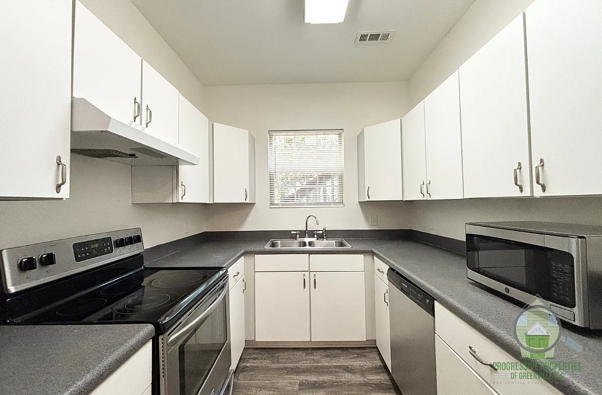 129 Harrington Avenue - C — Photo 4