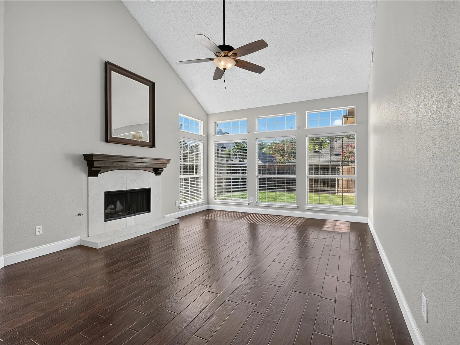 3 bed, 2.5 bath, 2259 sqft, $2,750 — Photo 2