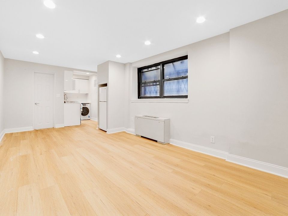 1st image of 313 E 61st St APT 1B