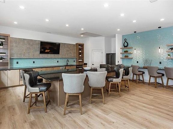 5th image of 1000 Opal St #100