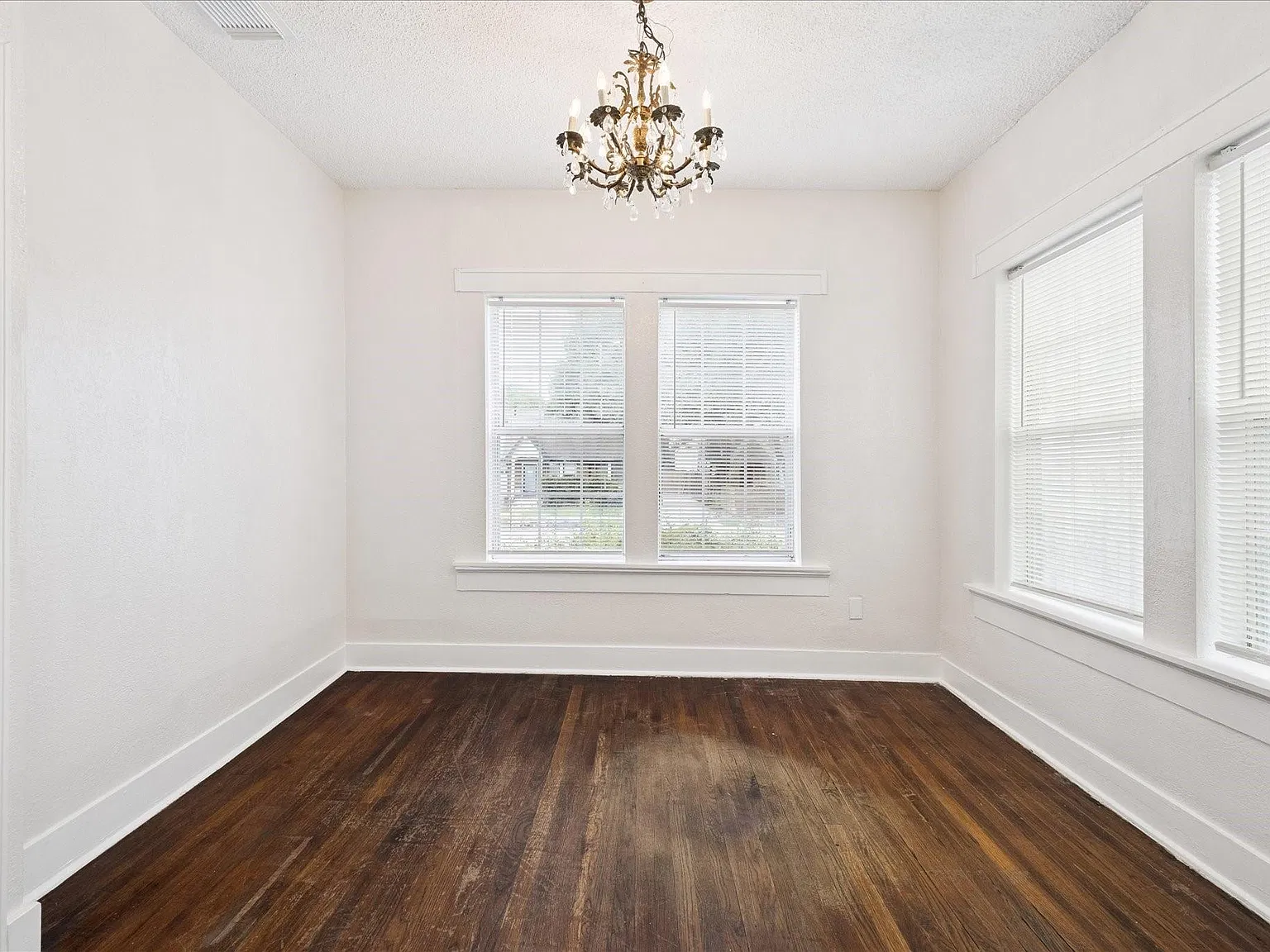 2 bed, 1.0 bath, 911 sqft, $1,950 — Photo 3