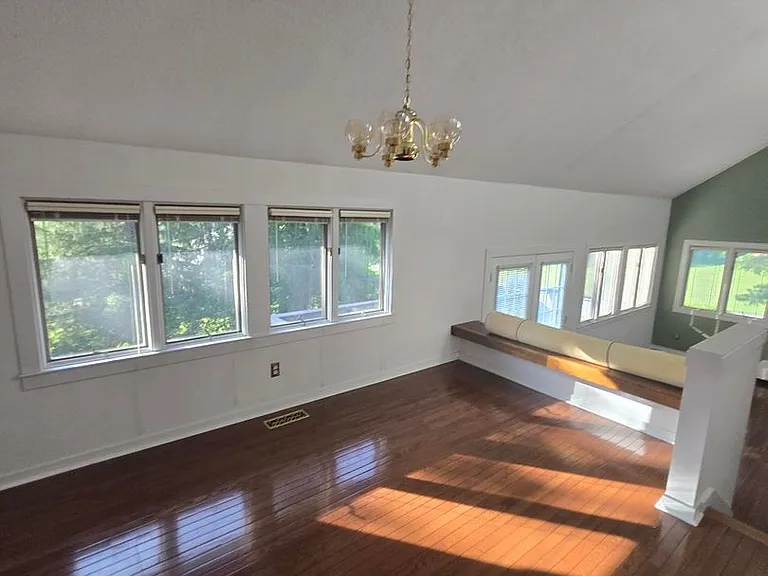 104 Hampton Ct — Photo 13
