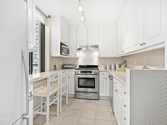 5th image of 115 E 87th St APT 21A