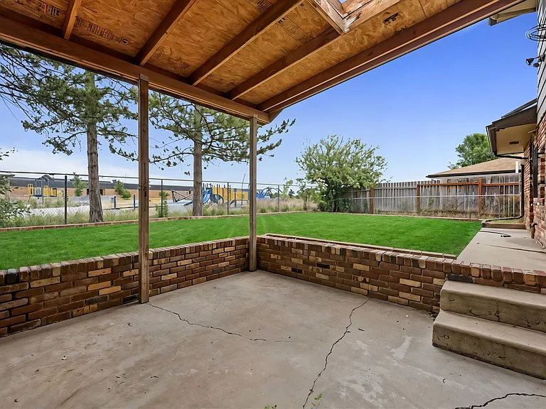 745 Nyssa Dr — Photo 15