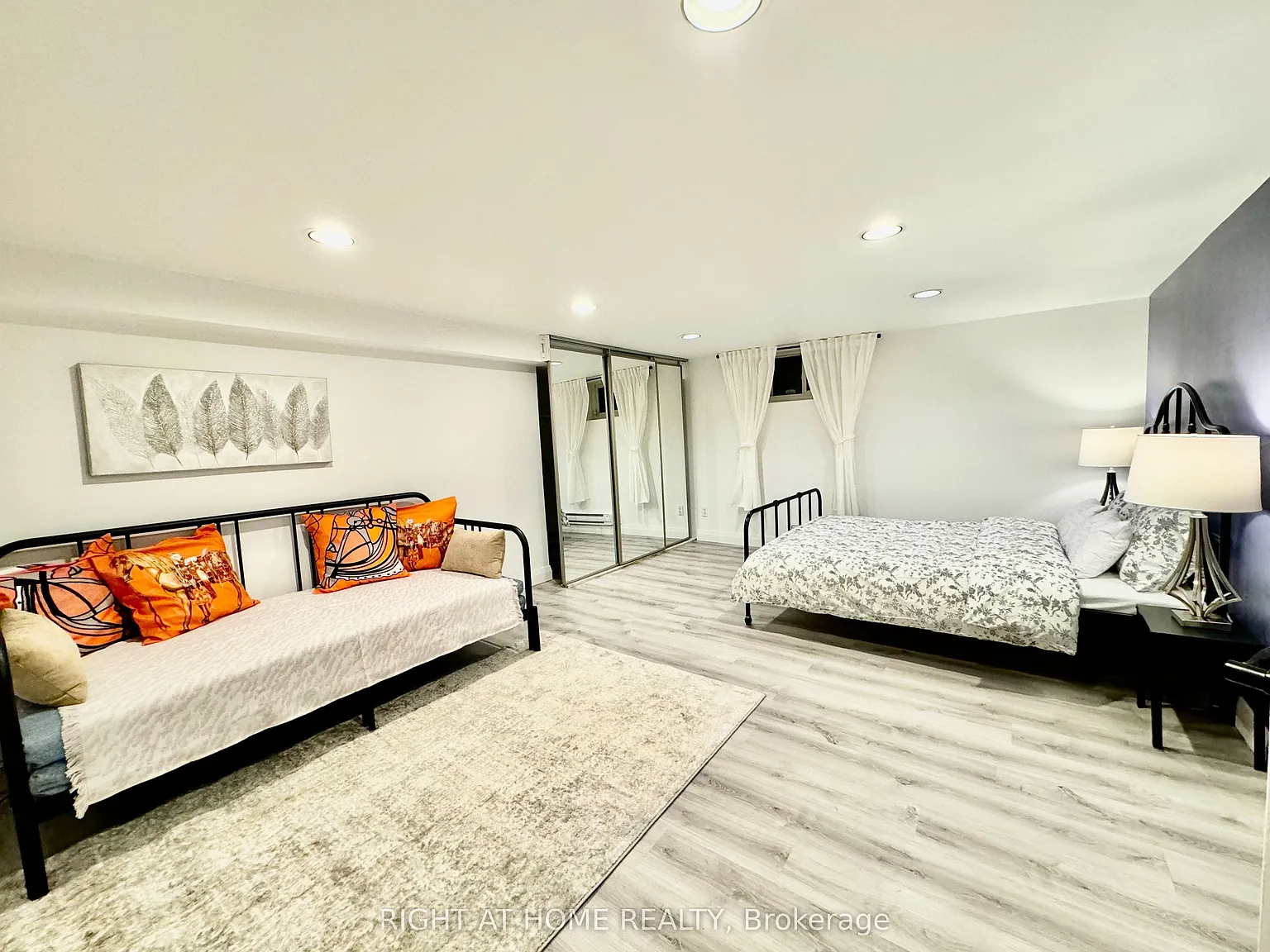 4 bed, $2,850 — Photo 1