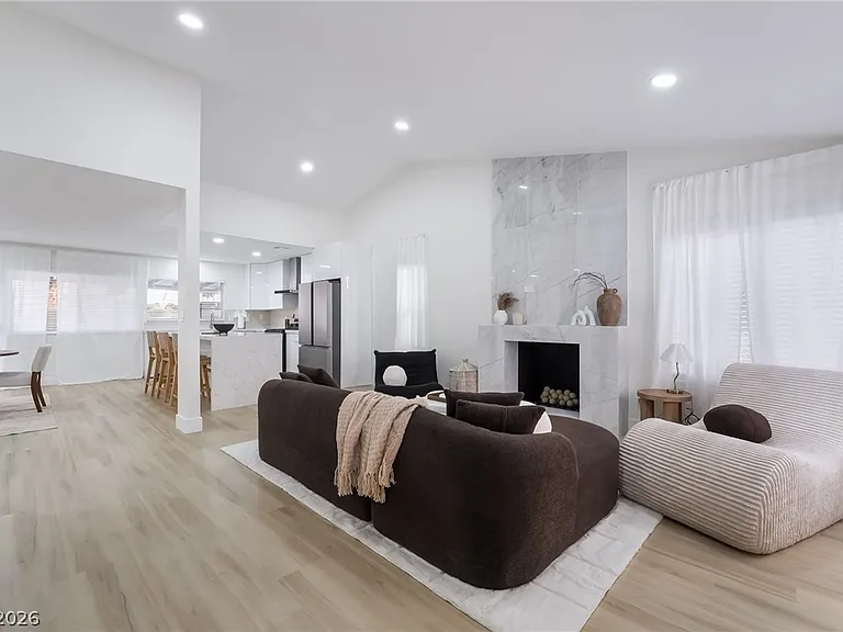 3138 Belvedere Dr — Photo 2