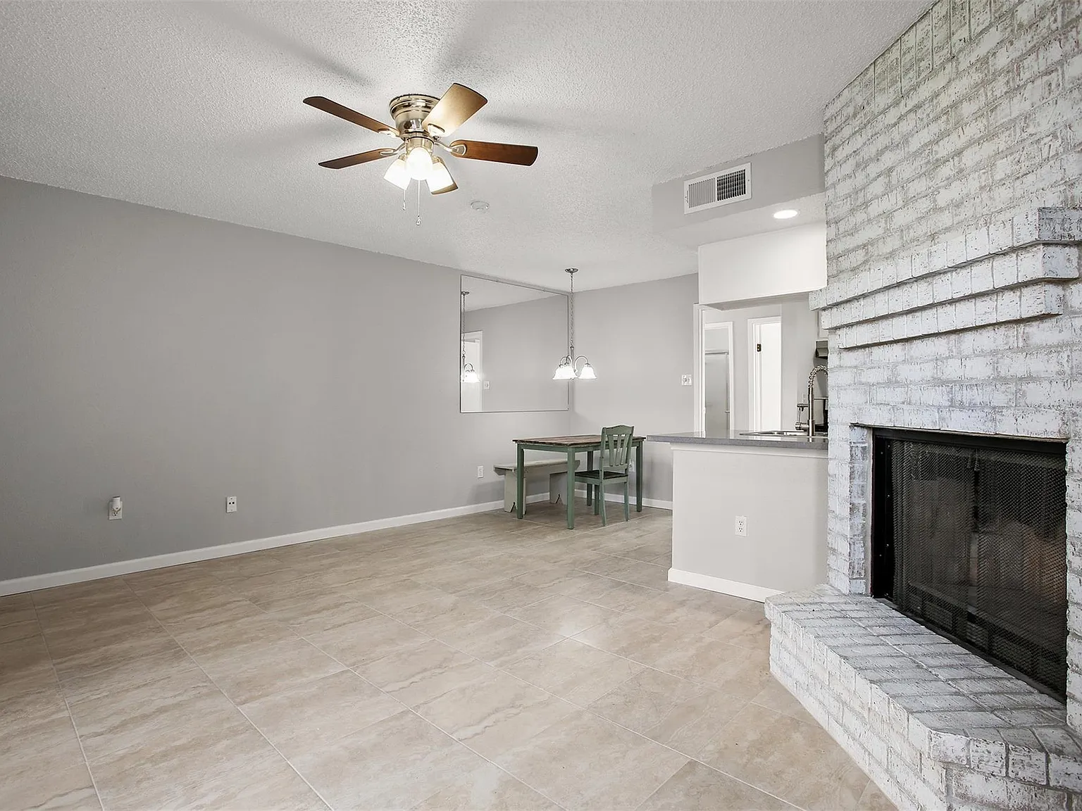 1 bed, 1.0 bath, 756 sqft, $1,350 — Photo 3