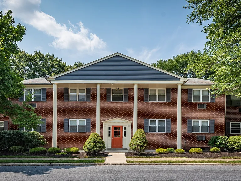 Spring Manor — Photo 19
