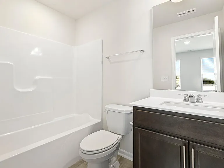 146 Zealand Ct — Photo 15