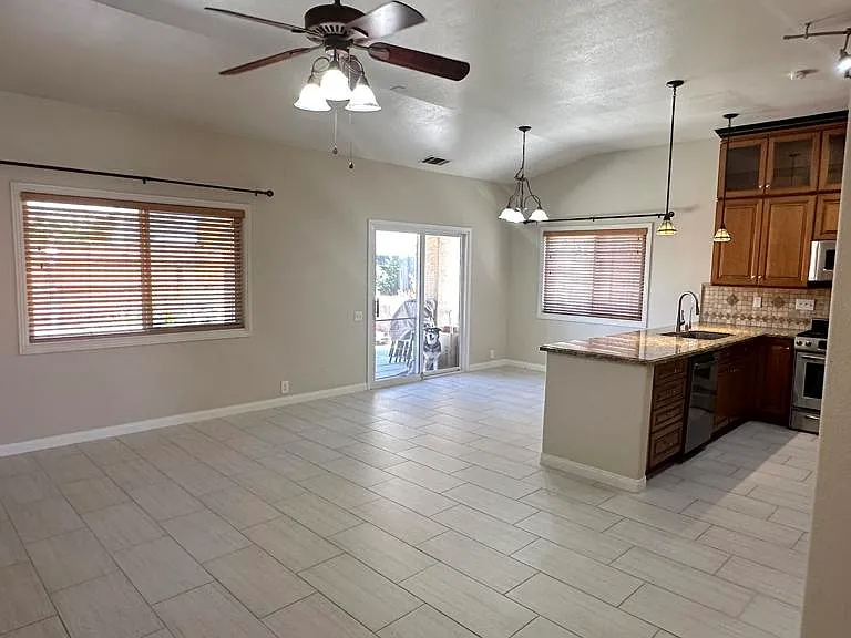 325 Princeton St — Photo 3