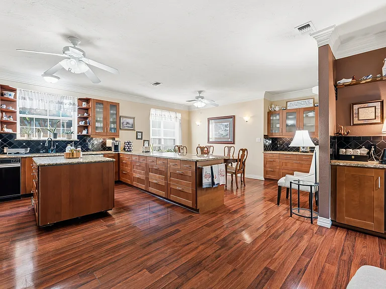 2720 Oates Dr — Photo 45