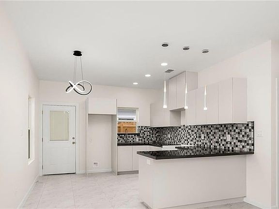 4th image of 907 N Blair Ave #1