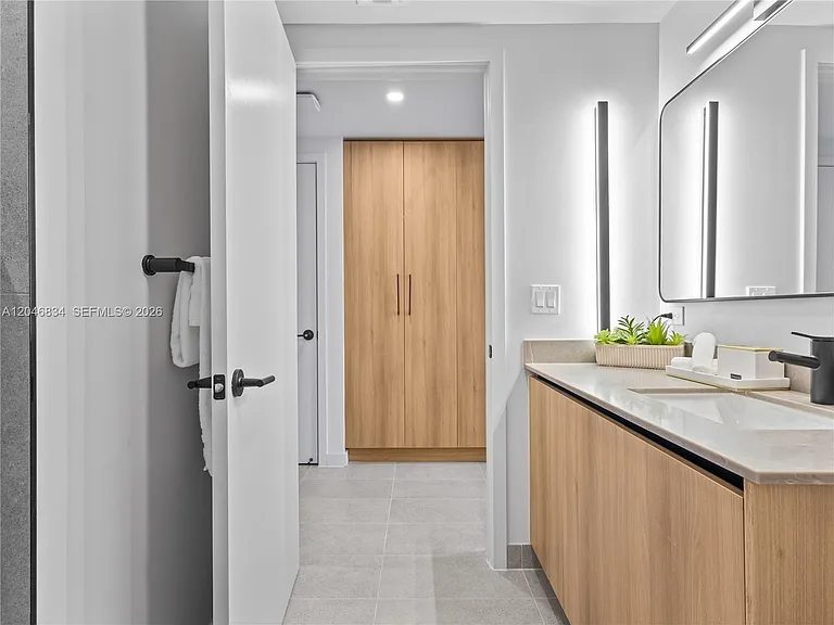 121 NE 5th St #504 — Photo 15