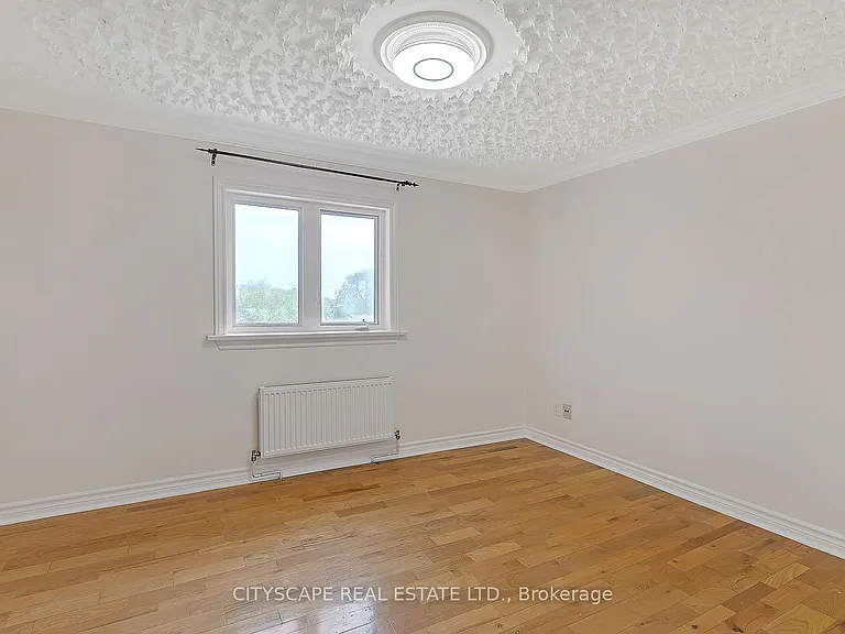 1345 Saint James Ave #UPPER — Photo 8