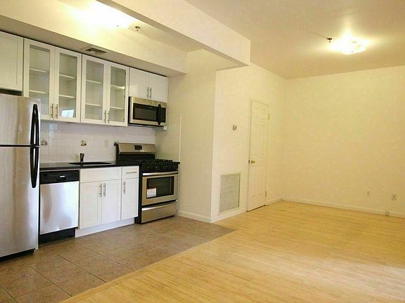 2nd image of 205 Montrose Ave APT 4