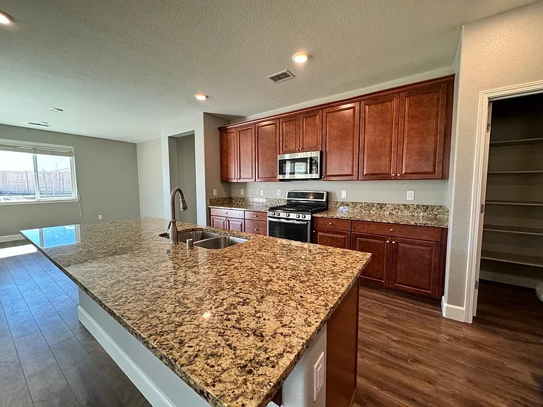 10520 Rollins Dr — Photo 8