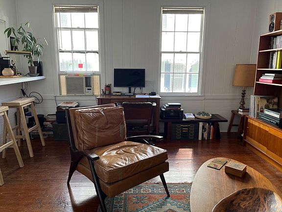 5th image of 318 E Gaston St #12