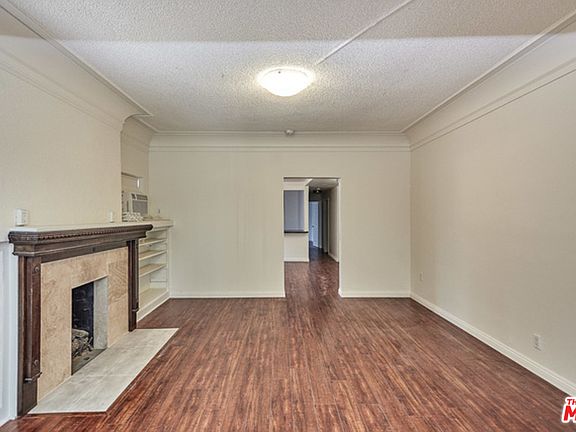 3rd image of 1853 W Adams Blvd