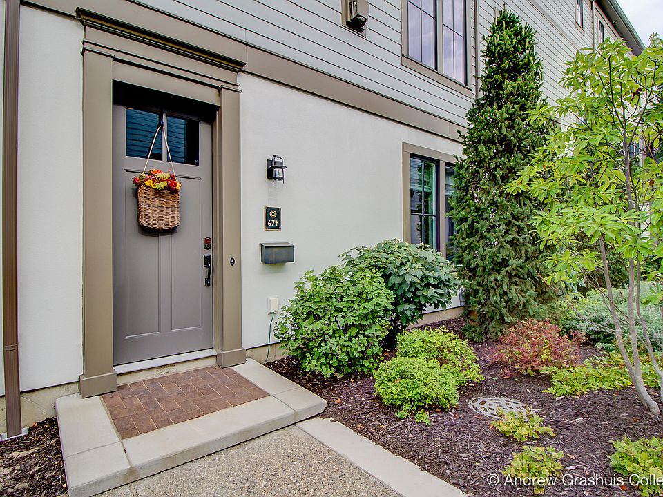 1st image of 674 Croswell Ave SE #2