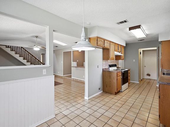 5th image of 4011 Lynbrook Ln