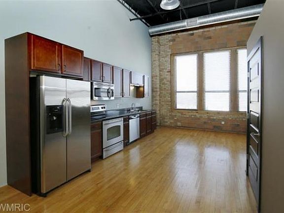 3rd image of 500 Erie St Unit 20