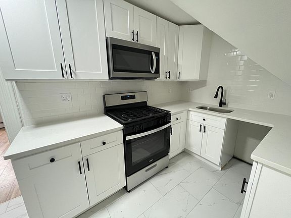 4th image of 816 State St Floor 3