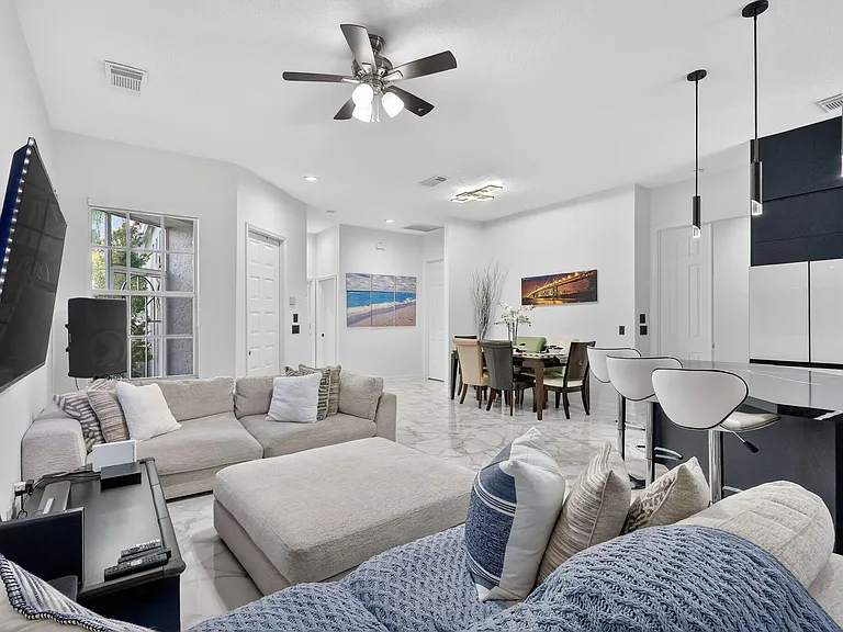 416 SW Horseshoe Bay — Photo 5