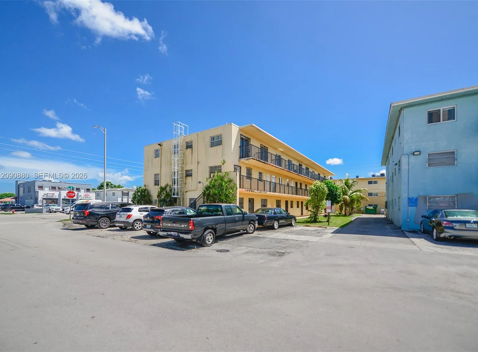 Garsan Apts Inc Condo — Photo 1