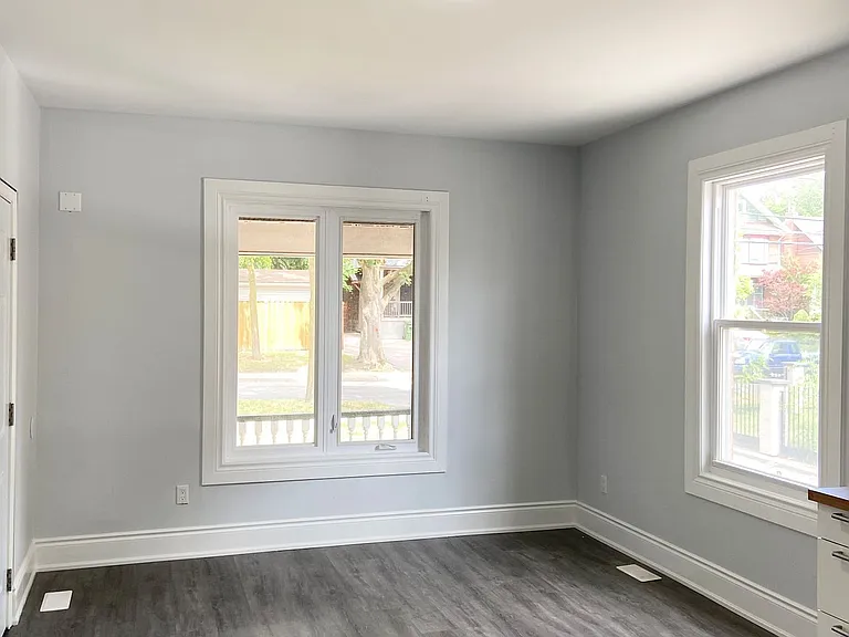 184 Rosemount Ave #MAIN — Photo 2