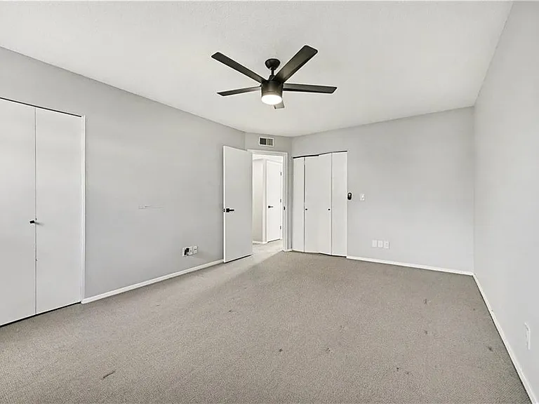 3615 NE 68th Ter — Photo 5