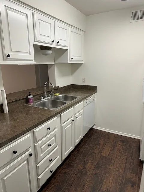 3 bed, 1139 sqft, $1,875 — Photo 3
