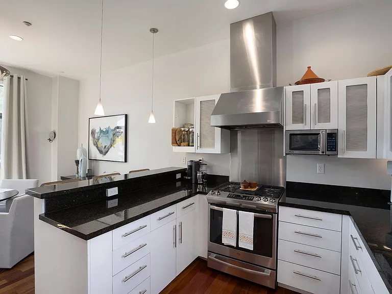 Kitchen: Granite Countertops, SS Appliances