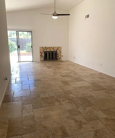 Spacious living room with fireplace & ceiling fan