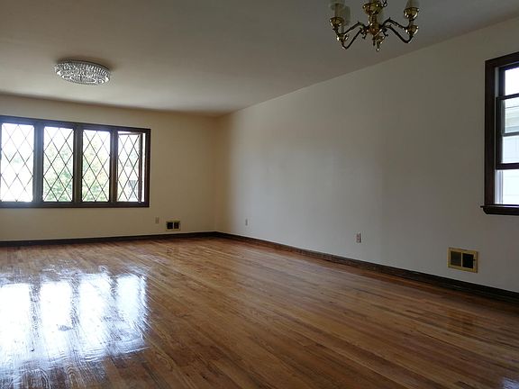 3rd image of 330 Caswell Ave