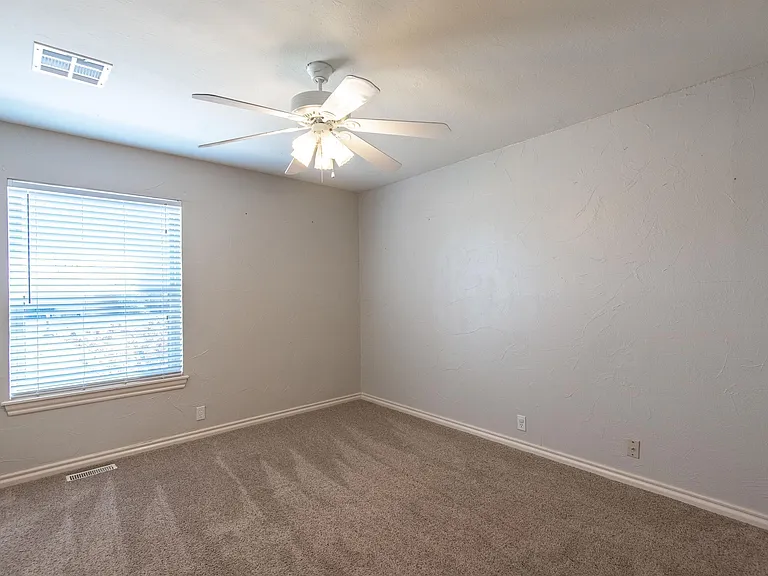 1321 Kelly Park Rd — Photo 6