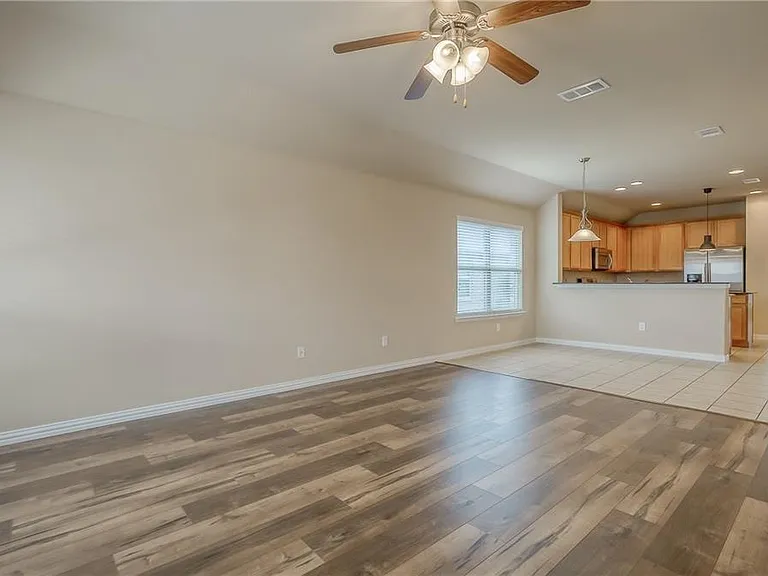 817 Silvermoon Dr — Photo 4