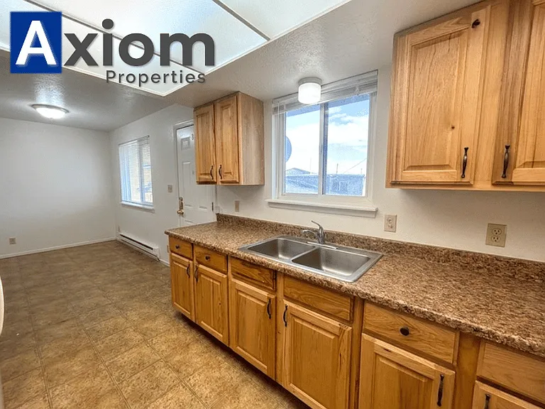 Main 819 S — Photo 13