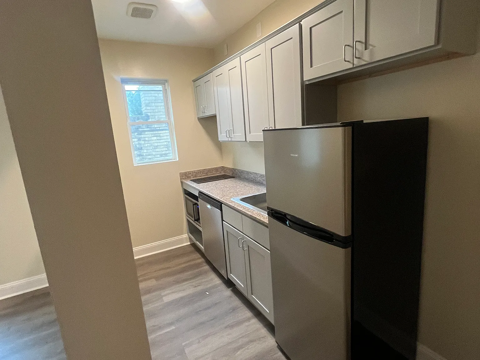 West Franklin Apts — Photo 2